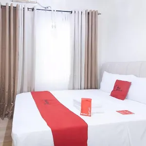 Reddoorz @ Cuarto Staycation Hotel