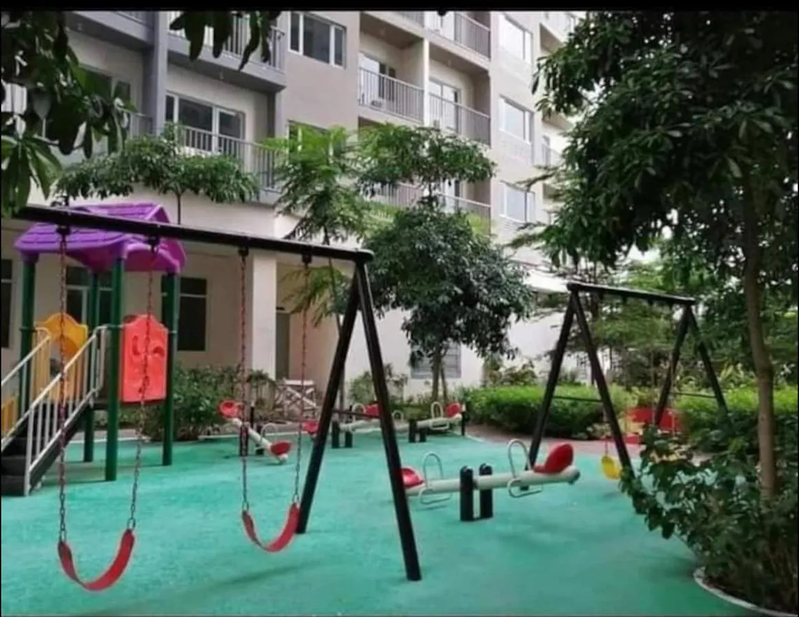 Chic 2Br Condo Unit At South Residences Las Pinas Philippines