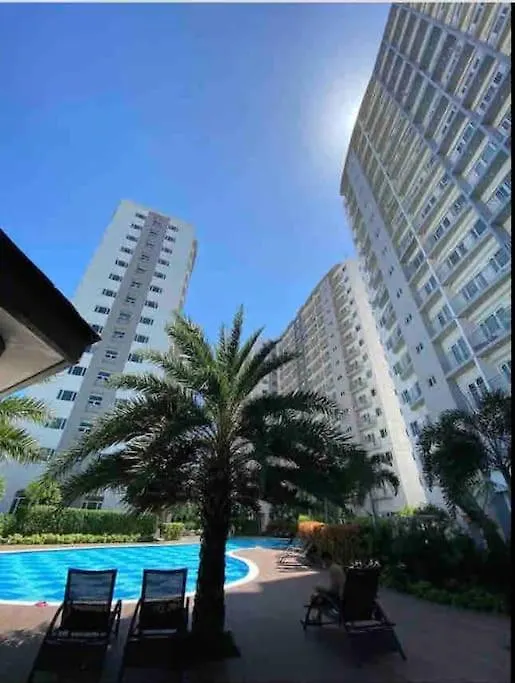 Chic 2Br Condo Unit At South Residences Las Pinas Aparthotel